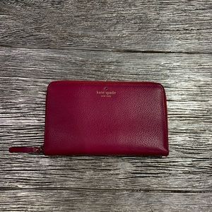 Kate spade Grand street travel wallet fuchsia